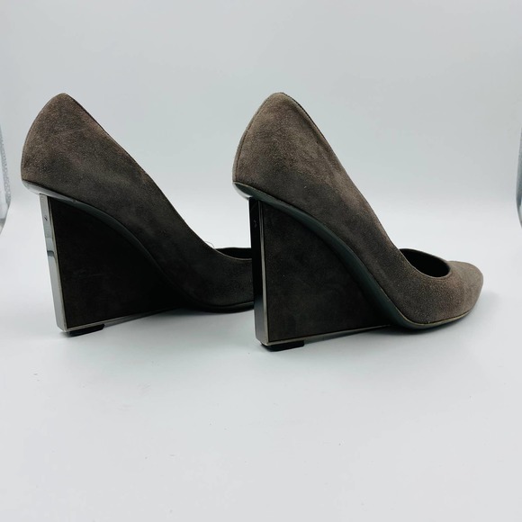 Halston Grey Suede Rectangular Wedge Pumps Sz 6 - Picture 12 of 12